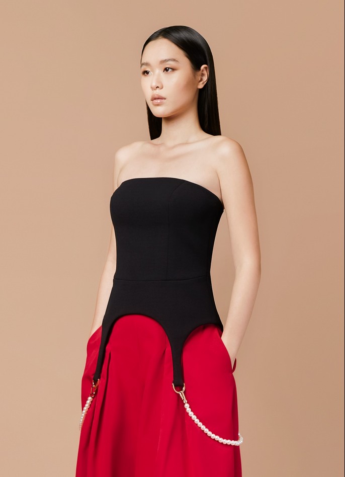 BLACK STRAPLESS CREPE-BLEND TOP